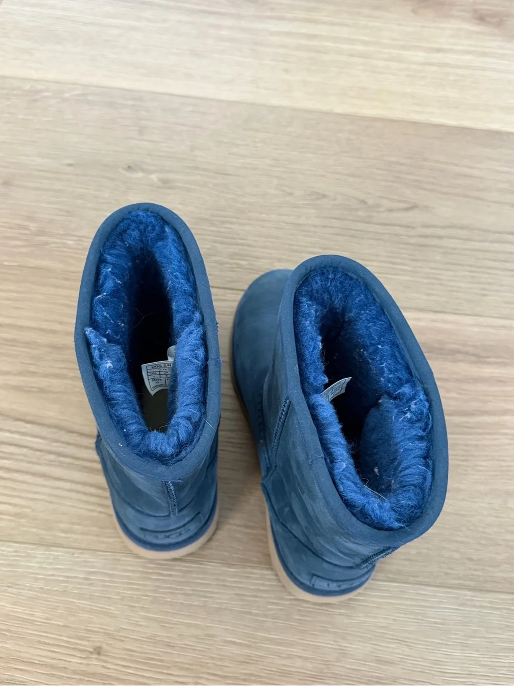 UGG Classic Short Waterproof Navy Blue Leather Shearling Boots Size 4 Big Kids